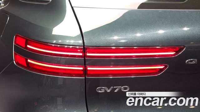 Genesis GV70 2021 — photo 9
