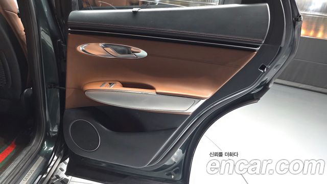 Genesis GV70 2021 — photo 15