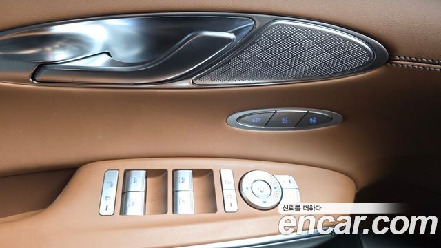 Genesis GV70 2021 — photo 30