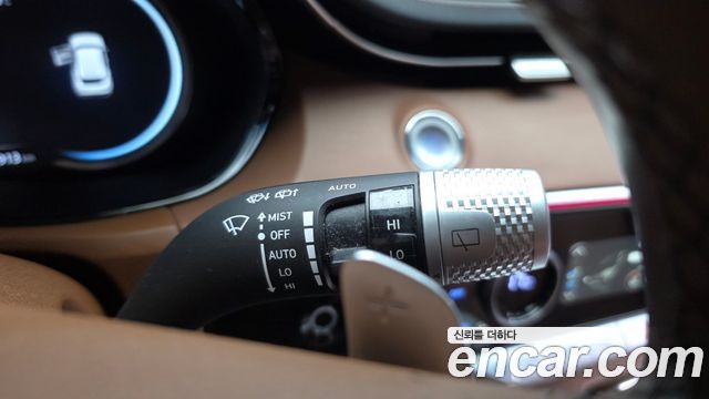 Genesis GV70 2021 — photo 32