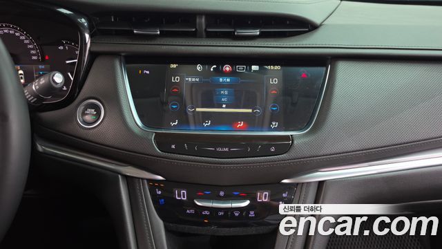 Cadillac XT5 2018 — photo 19