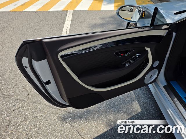 Bentley Continental 2026 — photo 15