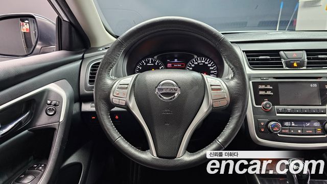 Nissan Altima 2017 — photo 13
