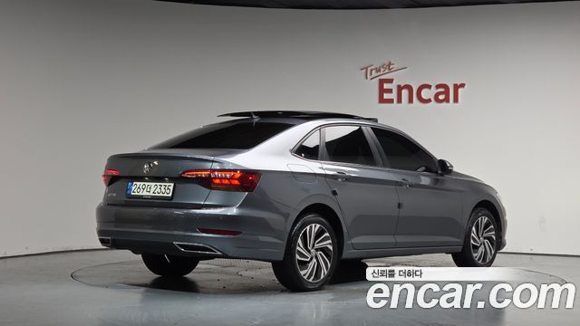 Volkswagen Jetta 2021 — photo 2