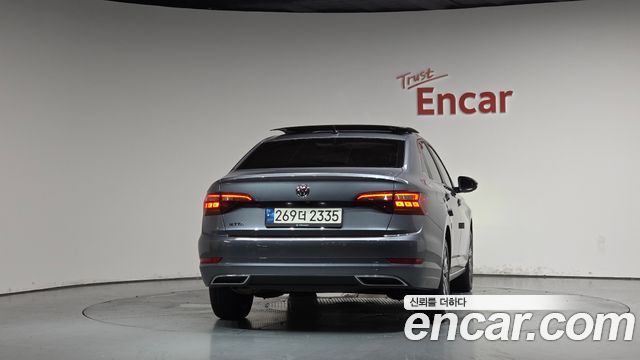 Volkswagen Jetta 2021 — photo 4