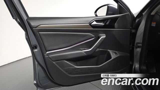 Volkswagen Jetta 2021 — photo 14