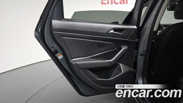 Volkswagen Jetta 2021 — photo 15