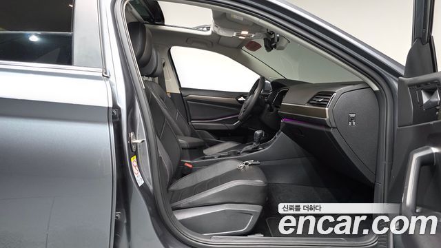 Volkswagen Jetta 2021 — photo 16