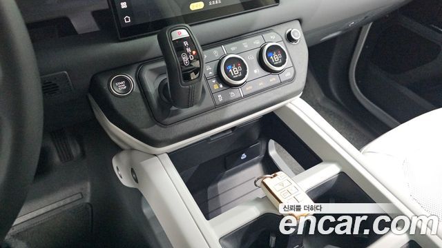 Land Rover Defender 2025 — photo 9