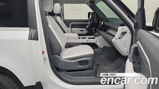Land Rover Defender 2025 — photo 11