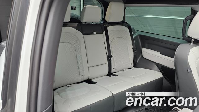 Land Rover Defender 2025 — photo 12