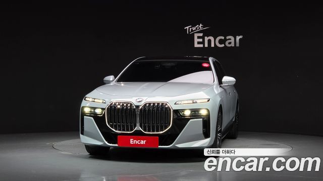 BMW 7-Series 2023 — photo 2