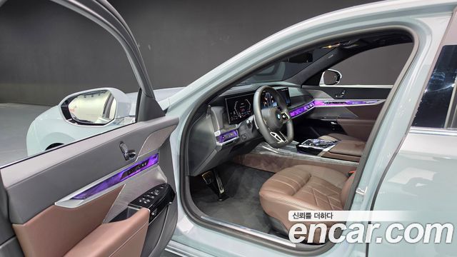BMW 7-Series 2023 — photo 9