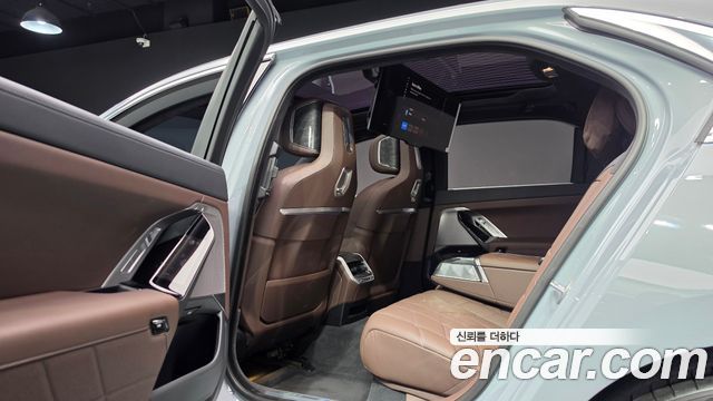 BMW 7-Series 2023 — photo 16