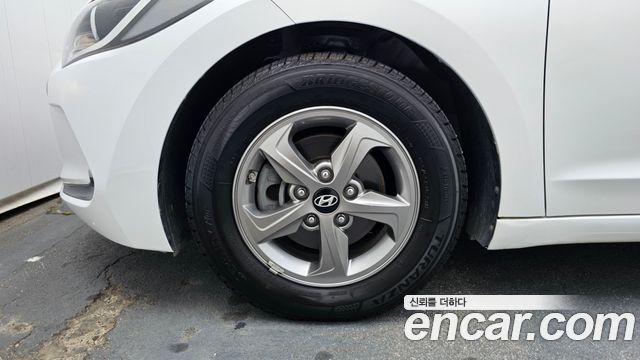Hyundai AVANTE 2017 — photo 5