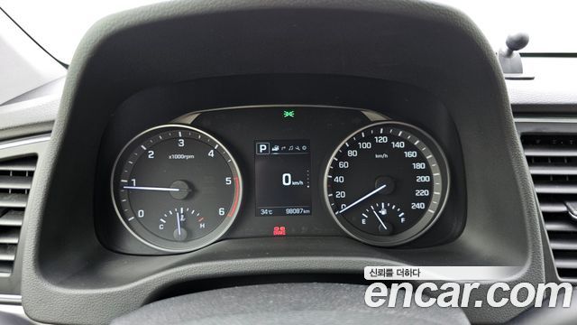 Hyundai AVANTE 2017 — photo 11