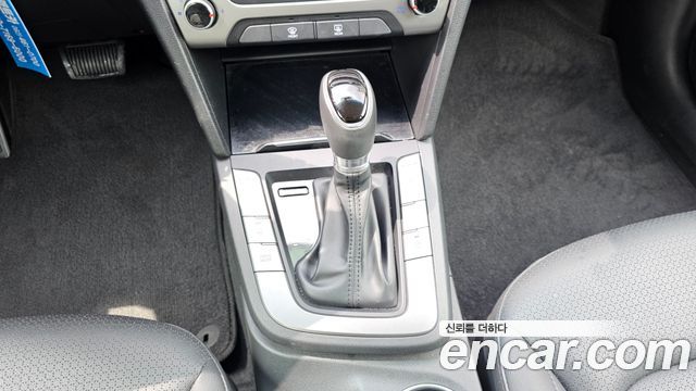 Hyundai AVANTE 2017 — photo 12