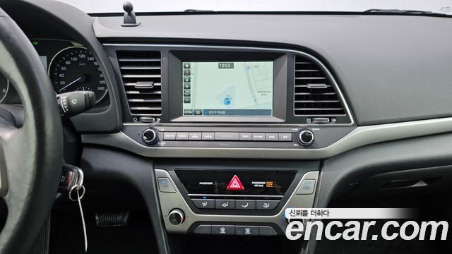 Hyundai AVANTE 2017 — photo 20