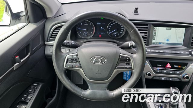 Hyundai AVANTE 2017 — photo 21