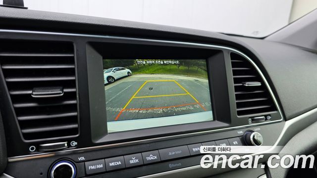 Hyundai AVANTE 2017 — photo 22