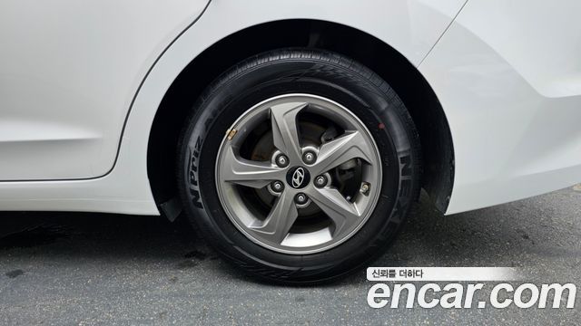 Hyundai AVANTE 2017 — photo 7