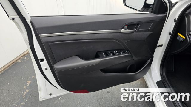 Hyundai AVANTE 2017 — photo 14
