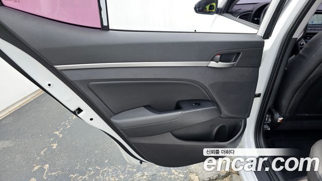 Hyundai AVANTE 2017 — photo 15