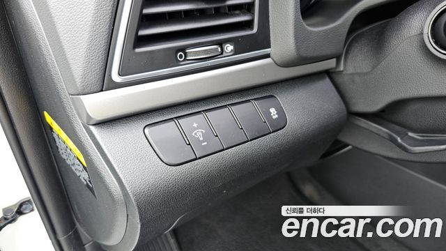 Hyundai AVANTE 2017 — photo 28