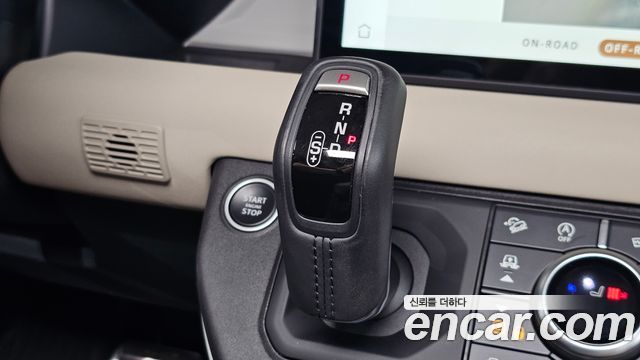 Land Rover Defender 2020 — photo 12