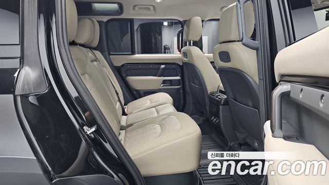 Land Rover Defender 2020 — photo 17