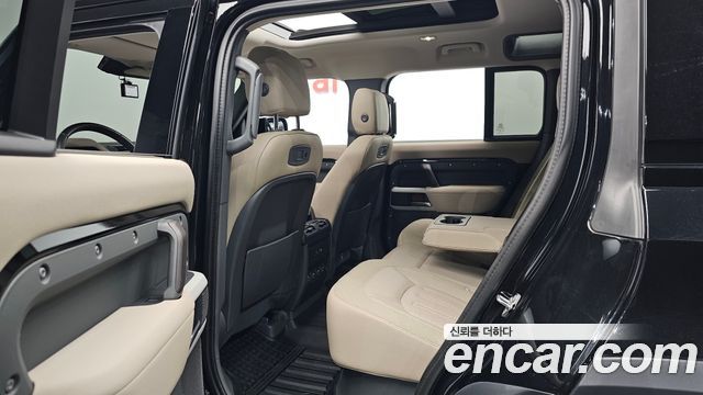 Land Rover Defender 2020 — photo 18