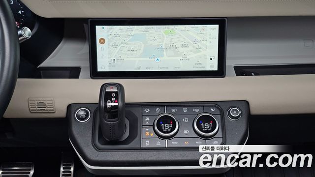 Land Rover Defender 2020 — photo 23