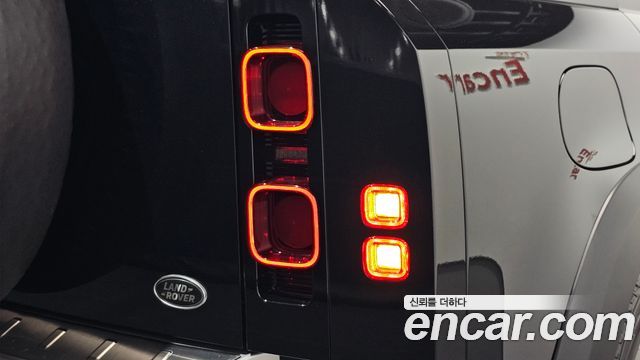 Land Rover Defender 2020 — photo 9