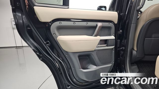 Land Rover Defender 2020 — photo 15