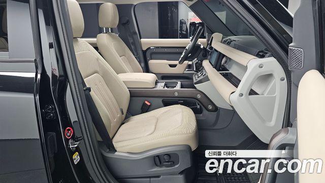 Land Rover Defender 2020 — photo 16