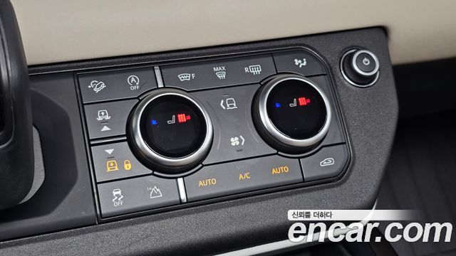 Land Rover Defender 2020 — photo 27