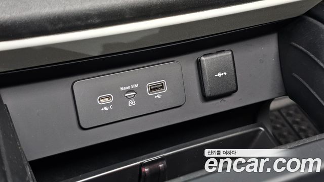 Land Rover Defender 2020 — photo 28