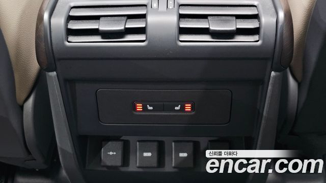 Land Rover Defender 2020 — photo 29
