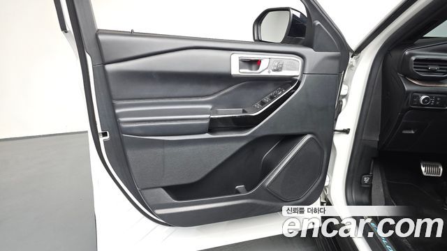 Ford Explorer 2021 — photo 14