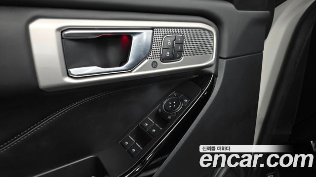 Ford Explorer 2021 — photo 32