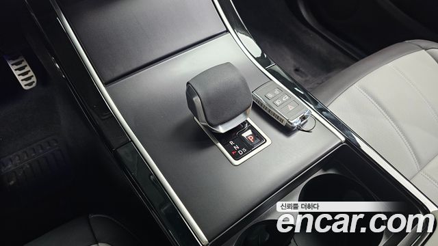 Land Rover Range Rover Evoque 2026 — photo 13