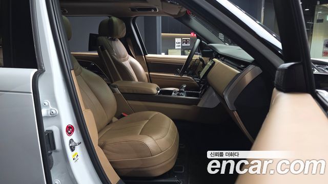 Land Rover Range Rover 2023 — photo 17