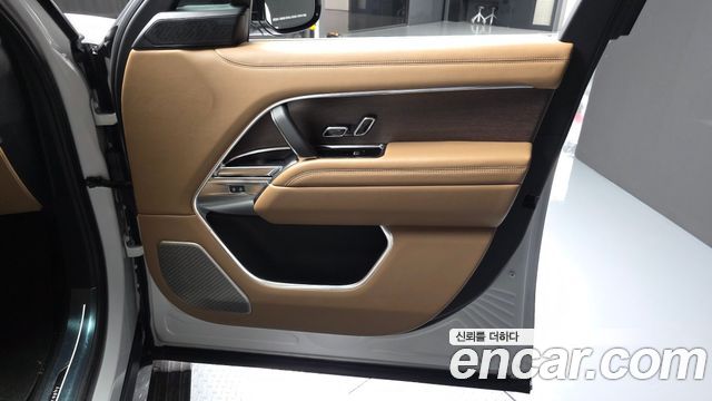 Land Rover Range Rover 2023 — photo 14