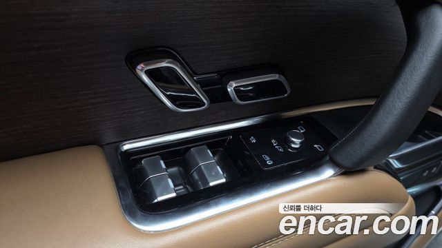 Land Rover Range Rover 2023 — photo 37