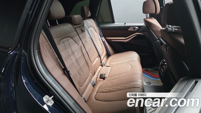 BMW X5 2025 — photo 17