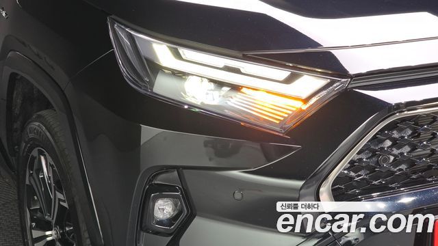 Toyota RAV4 2025 — photo 8
