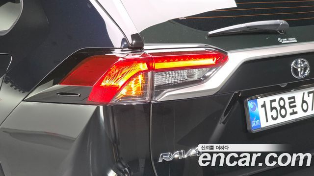 Toyota RAV4 2025 — photo 9