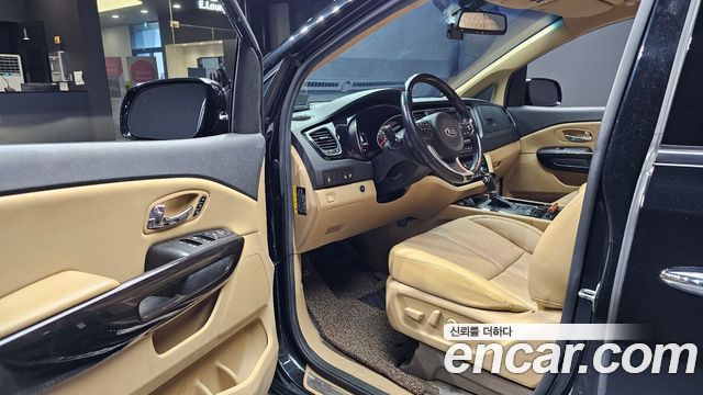 Kia Canival 2016 — photo 10