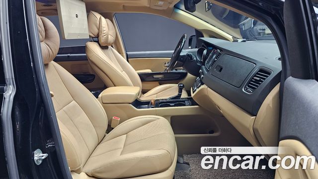 Kia Canival 2016 — photo 11