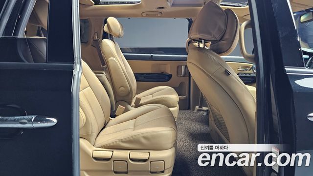 Kia Canival 2016 — photo 12